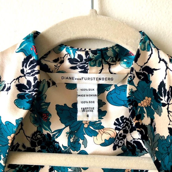 💚💙Diane von Furstenberg silk wrap top💙💚 - Picture 4 of 6